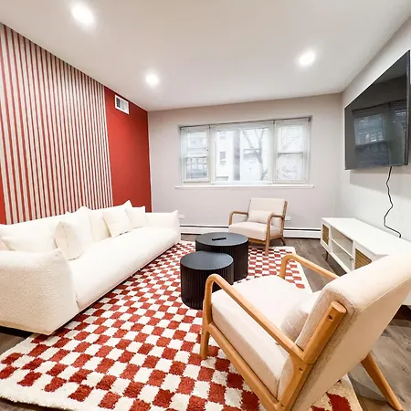 Stylish Sleeps 6 1 Free Parking Apartment